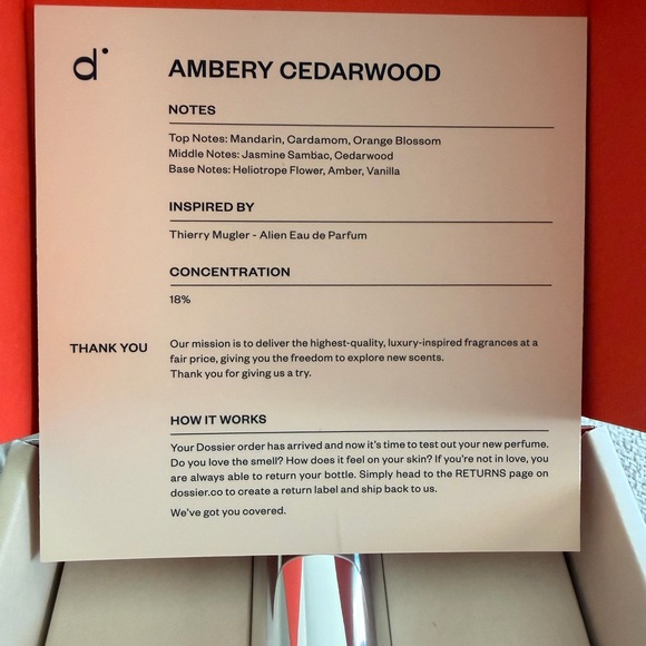 Dossier Ambery Cedarwood Perfume - Picture 2 of 3